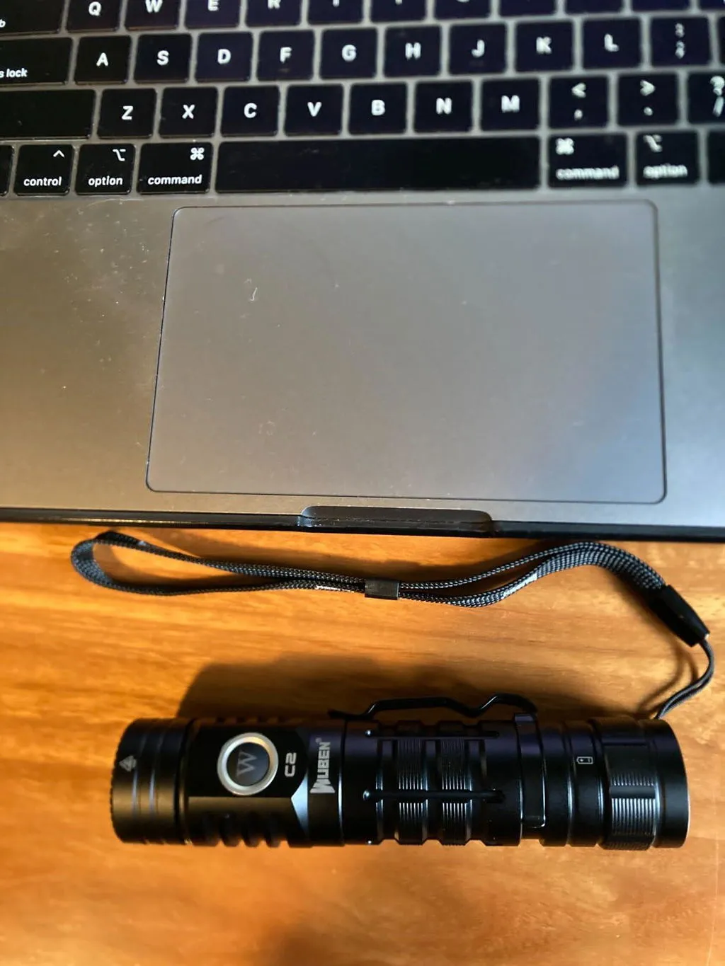 Wuben C2 zaklamp 2000 lumen powerbank IP68