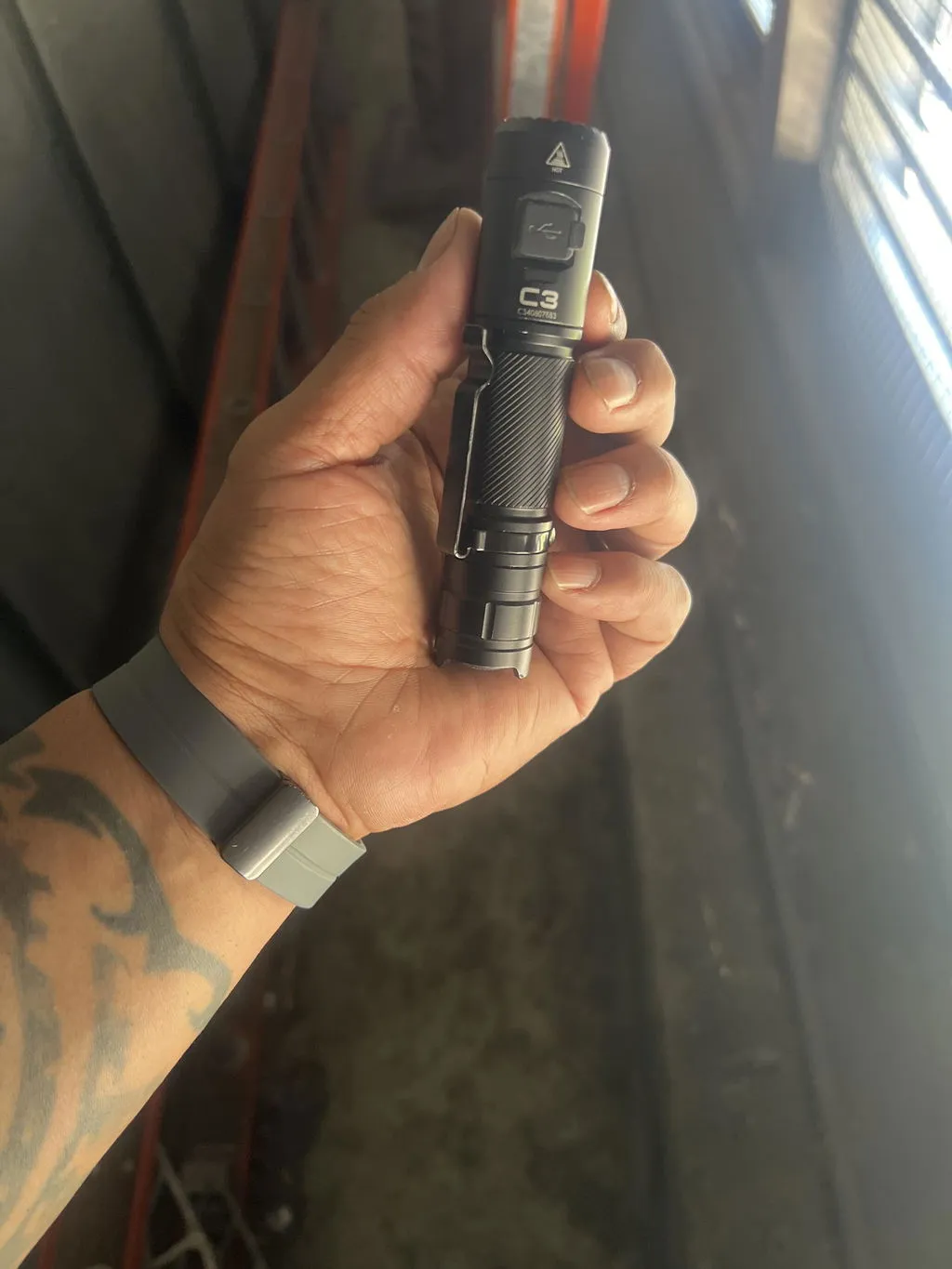 Wuben C3 zaklamp 1200 lumen zwart 179 meter