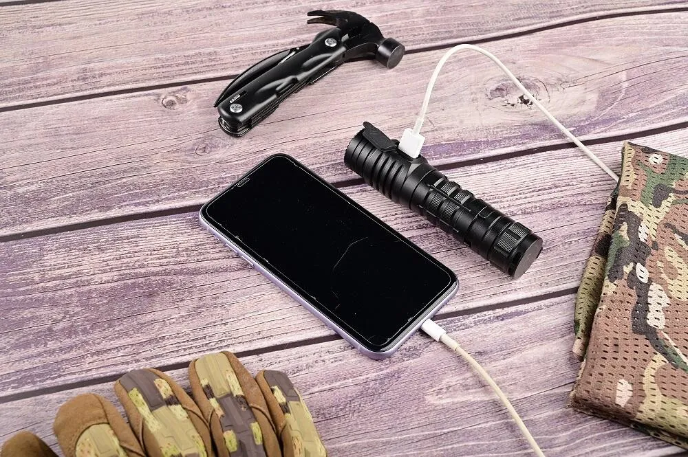 Wuben C2 zaklamp 2000 lumen powerbank IP68