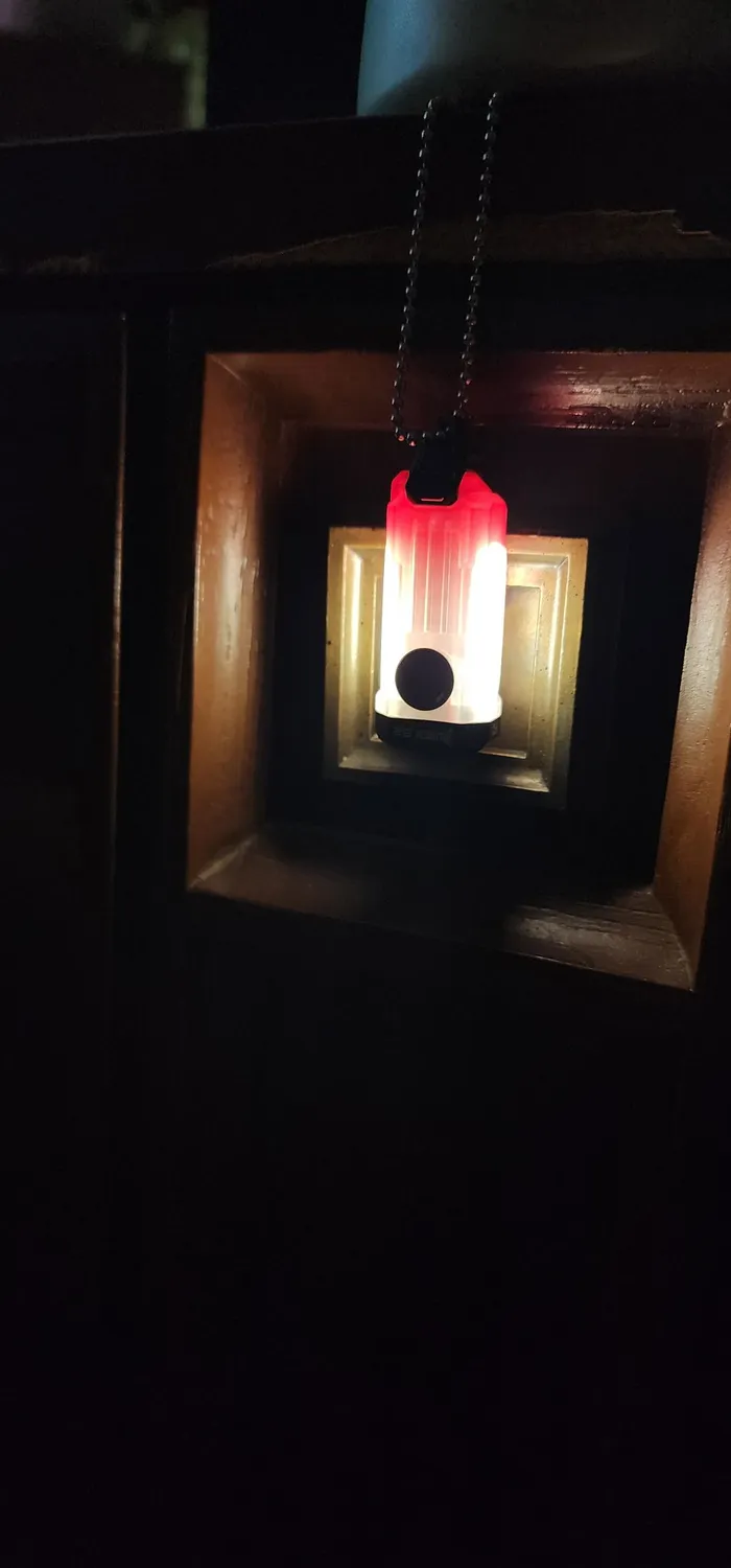 Wuben E2 Pulse mini zaklamp Gradient Red 150 lumen