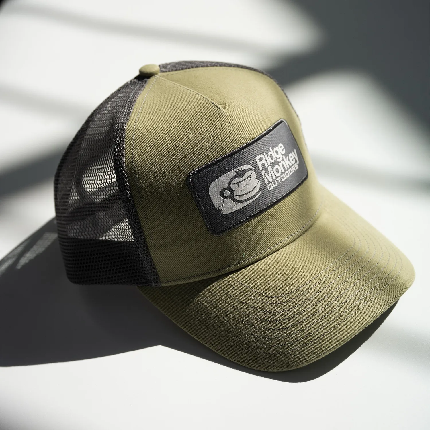 Ridgemonkey Stack Logo Badge Trucker pet Jet verstelbaar