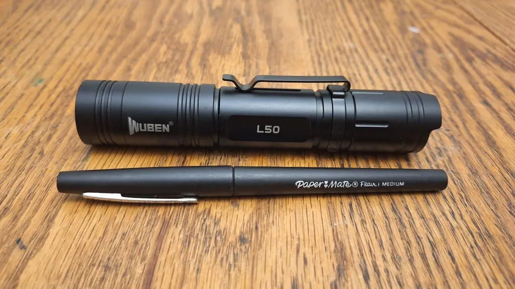 Wuben L50 zaklamp 1200 lumen zwart 143 uur
