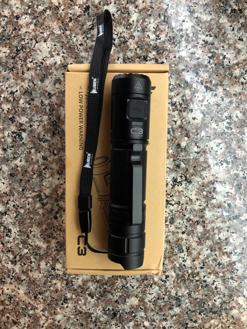 Wuben C3 zaklamp 1200 lumen zwart 179 meter