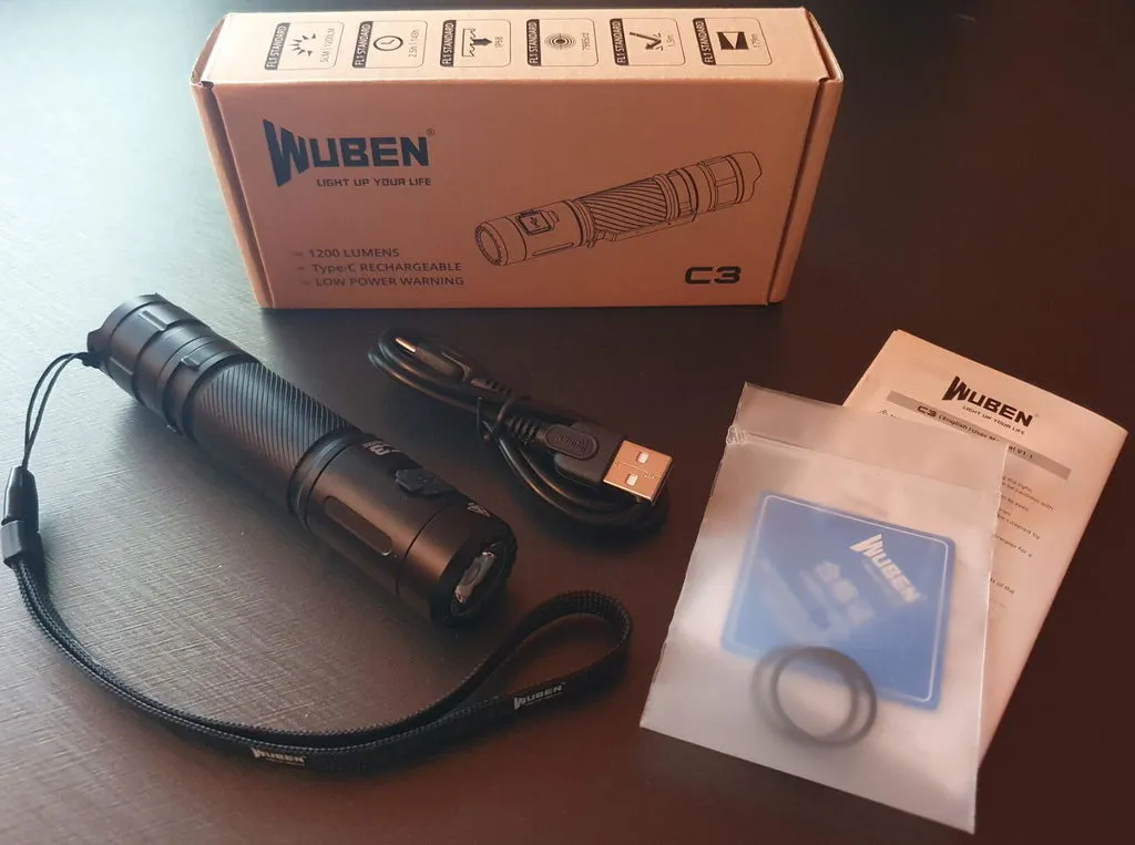 Wuben C3 zaklamp 1200 lumen zwart 179 meter