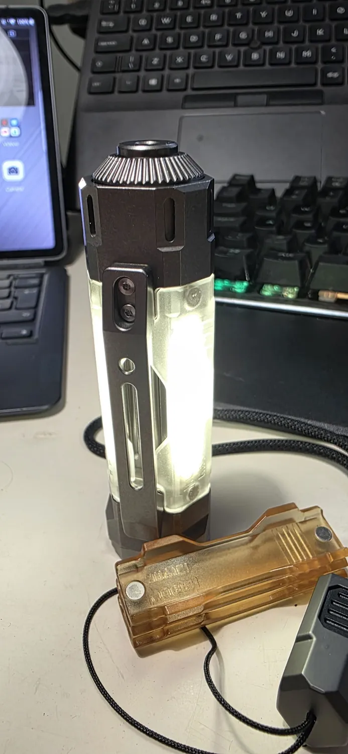 Wuben E8 EDC Zaklamp Zwart 1300 Lumen