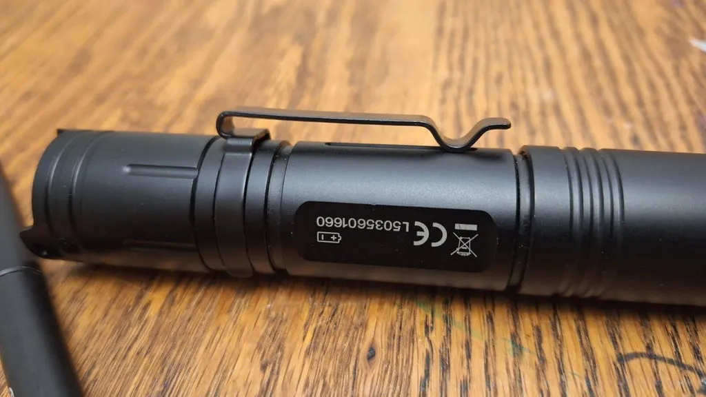 Wuben L50 zaklamp 1200 lumen zwart 143 uur
