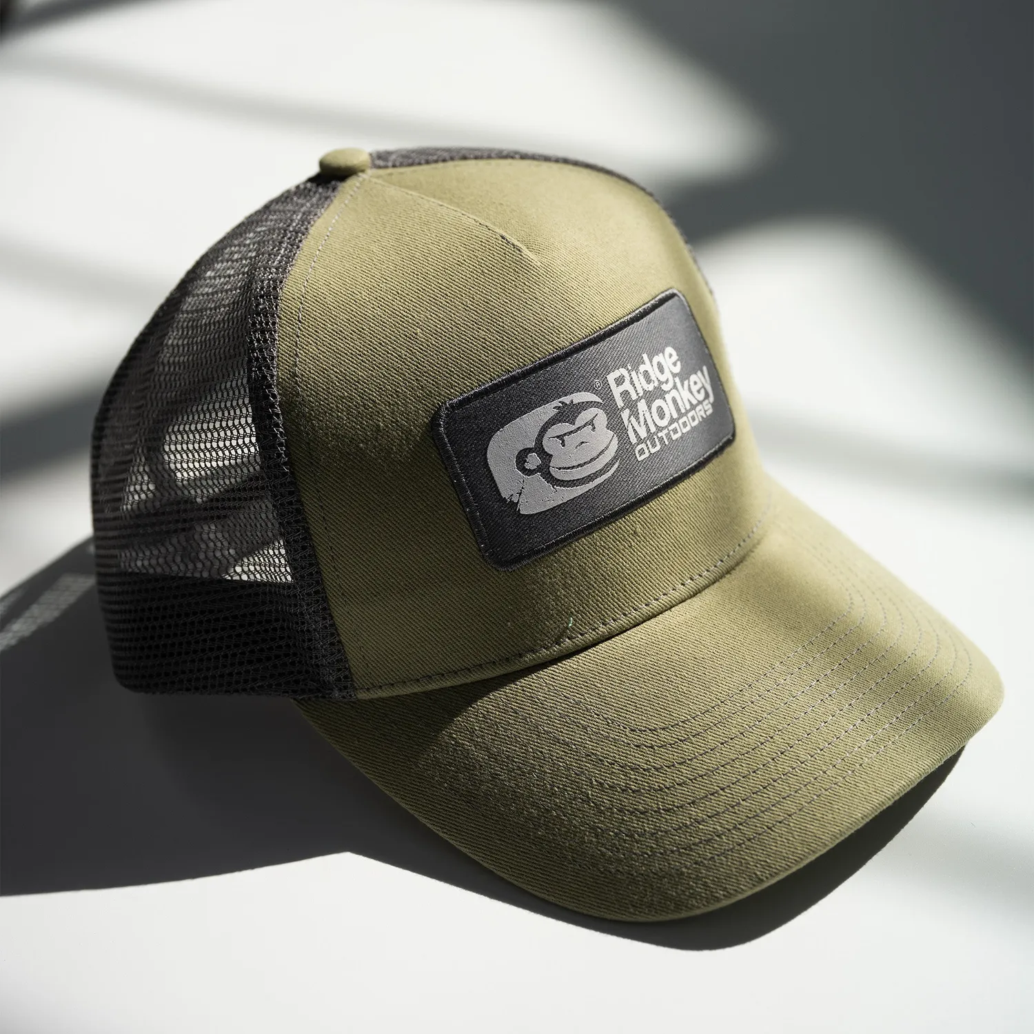 Ridgemonkey Stack Logo Badge Trucker pet Jet verstelbaar